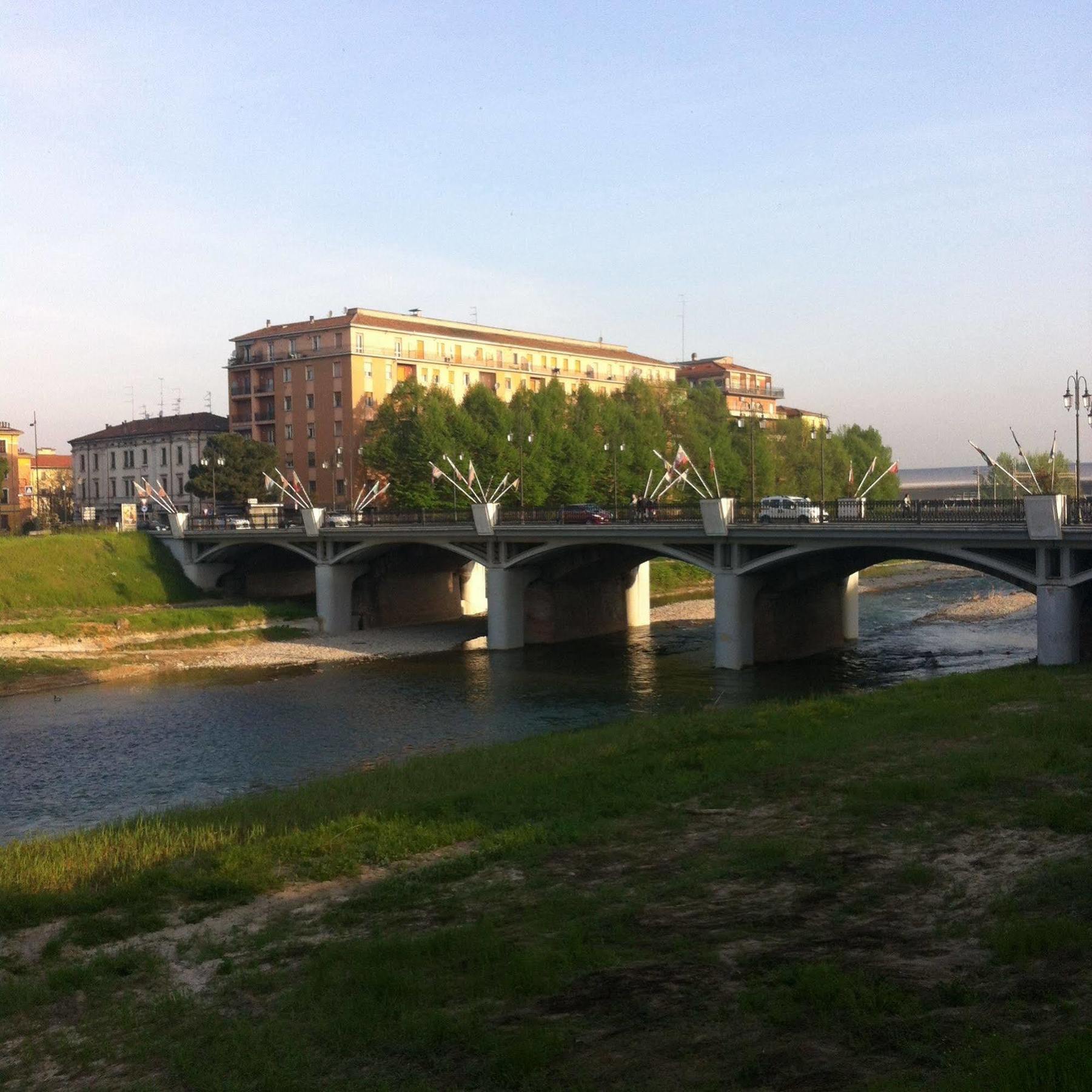 A Casa Di Franci Apartment Парма Екстериор снимка